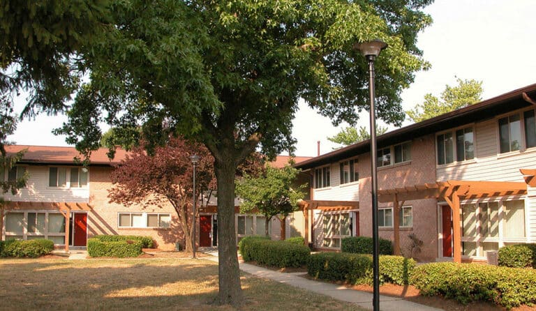 The Courts of Camp Springs courtyard